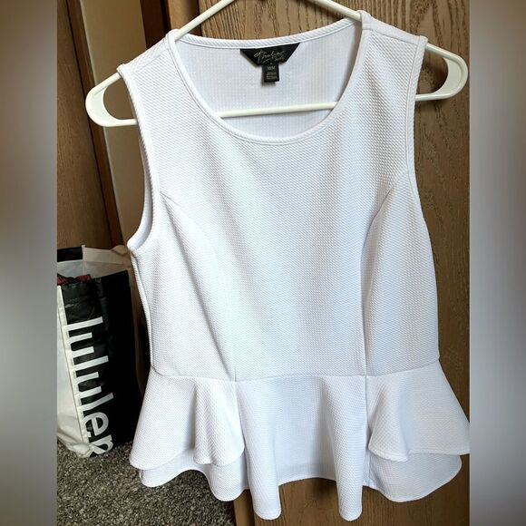 Thalia Sodi Tops - White tank top blouse ruffles size medium